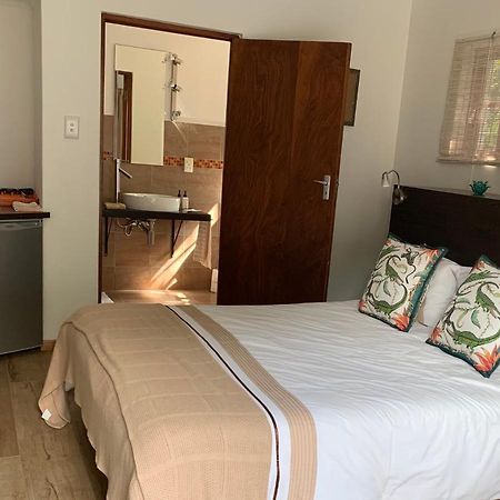 Private Room In Ambiente Guest House Knysna Ngoại thất bức ảnh
